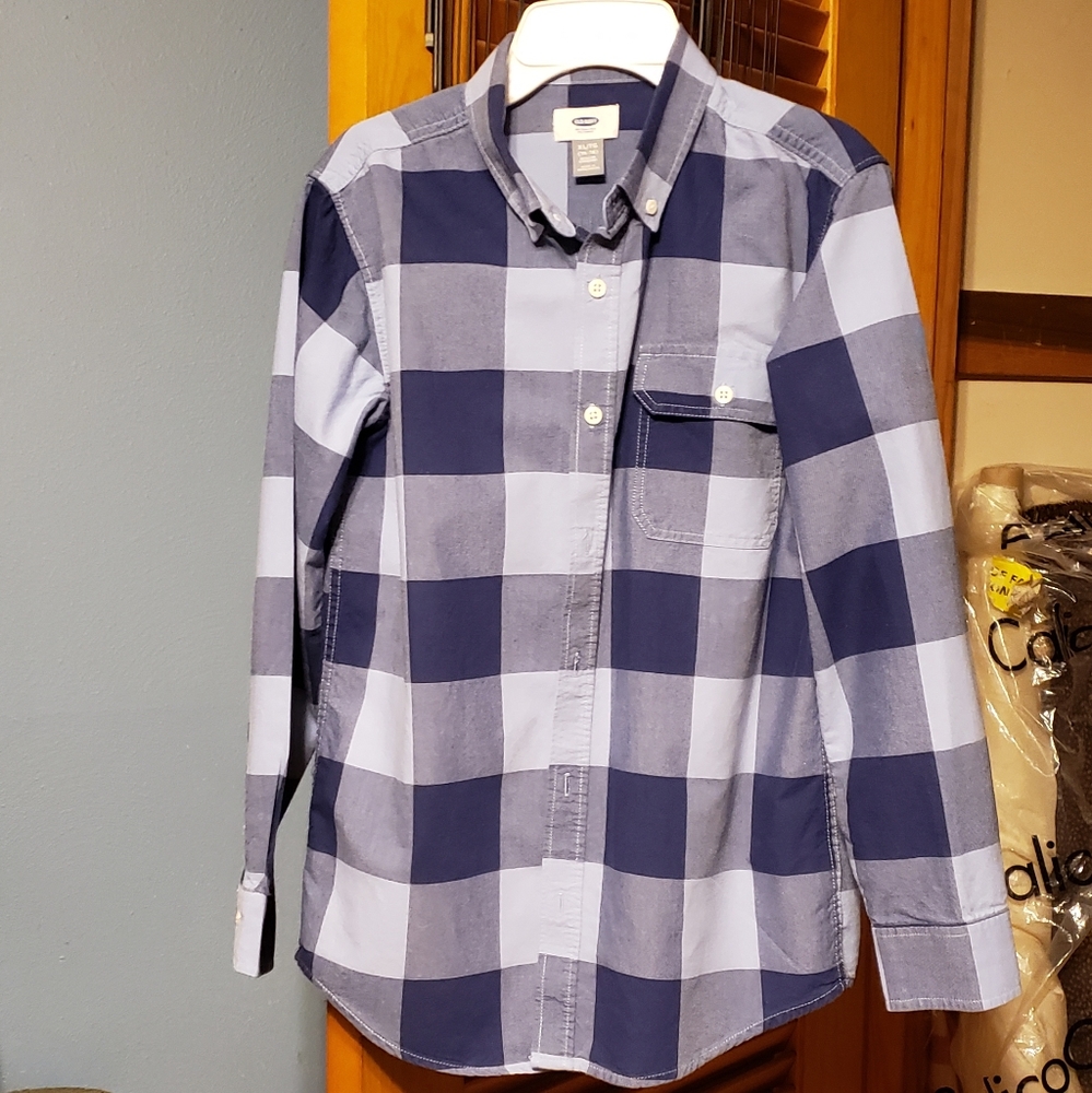 🛍 Old Navy Long Sleeve Button-down shirt. XL